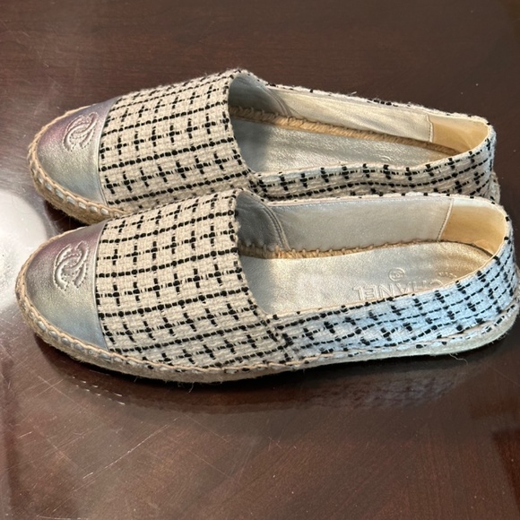 Chanel White and Black Tweed Espadrilles - Picture 2 of 6